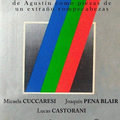 Tres pequeños cartones que lucían bajo el criterio de Agustín como piezas de un extraño rompecabezas