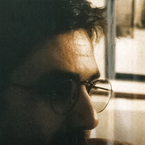 Με τα φώτα νυσταγμένα