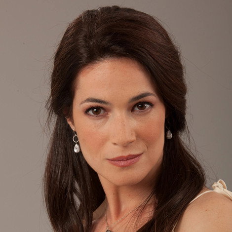 Paula Neves