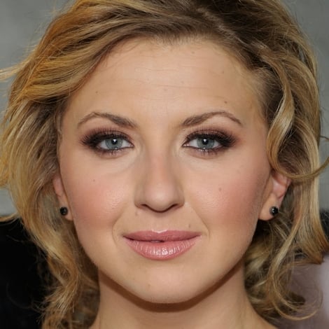 Nina Arianda's profile