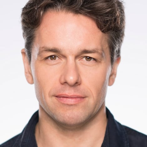 Julian Ovenden's profile