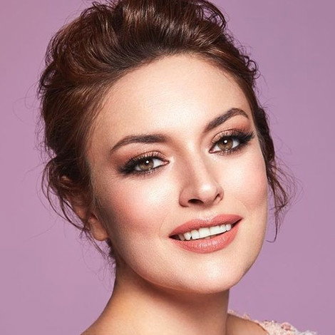 Ezgi Mola