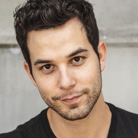 Skylar Astin's profile