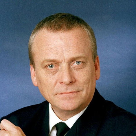 Hans V Engström