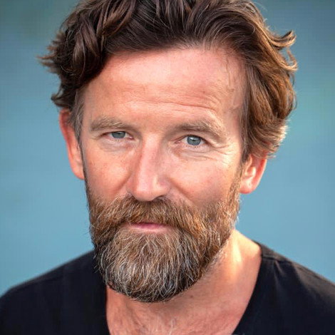Dean Lennox Kelly
