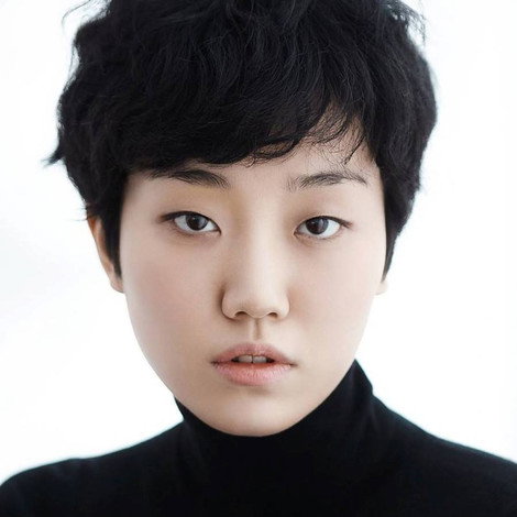 Lee Zoo-young