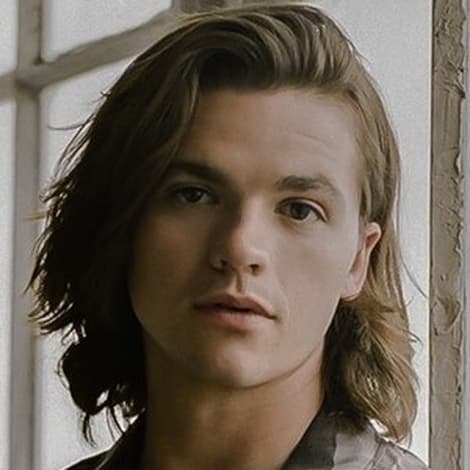 Joel Courtney's profile