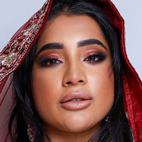 Yasmina Khan