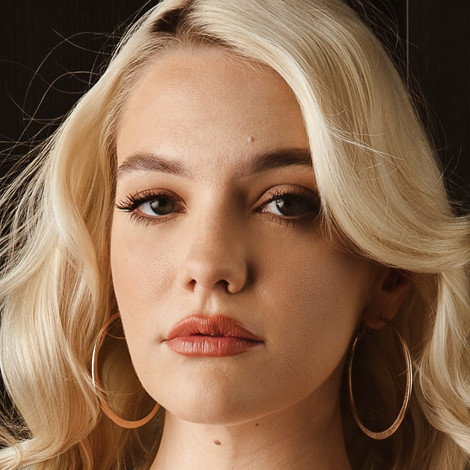 Kenna James