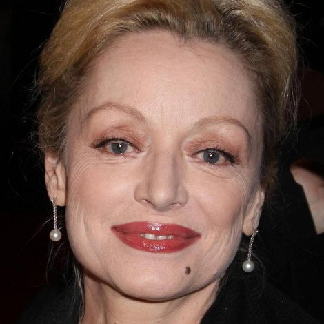 Caroline Silhol