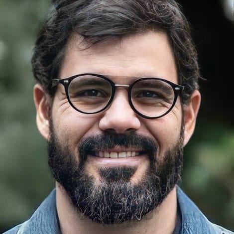 Juliano Cazarré's profile
