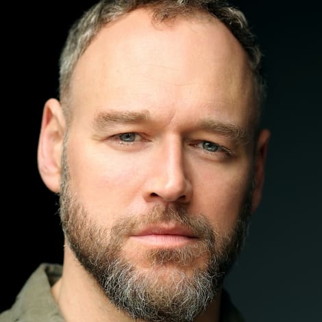 Elliot Cowan's profile