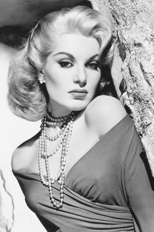 Belinda Lee