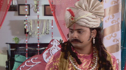 Thieves Try To Catch Gadhaprasad