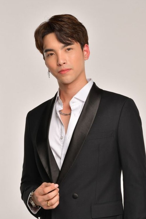 Cast member photo for junior-ronnakorn-soontornnon