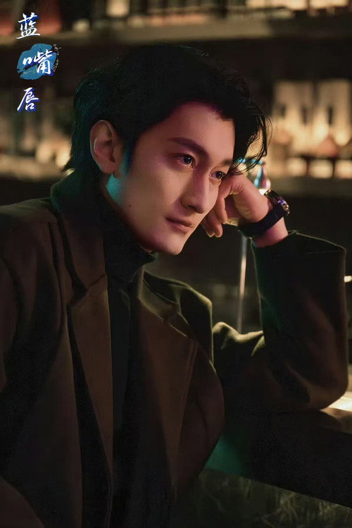 蓝嘴唇电影海报