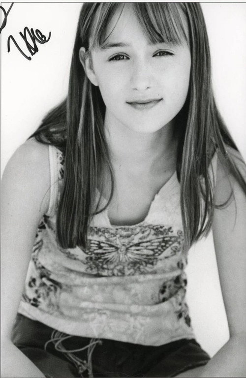 Cast member photo for nicolette-little