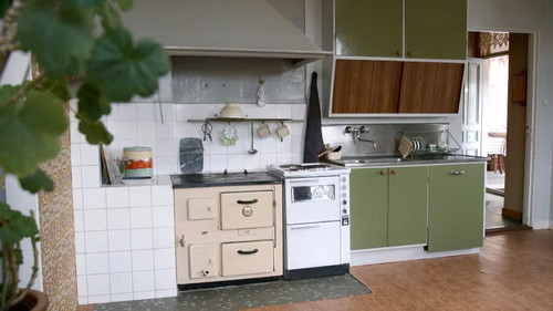 Det sitter i v&auml;ggarna第2季第1集
