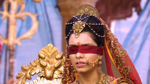 Kunti recognises Karna