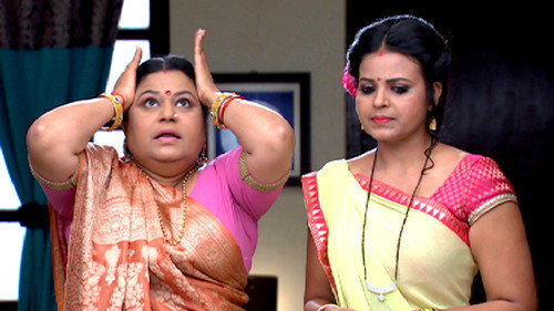 Chakori Teaching Ghotala Family About Punjabi Foods
