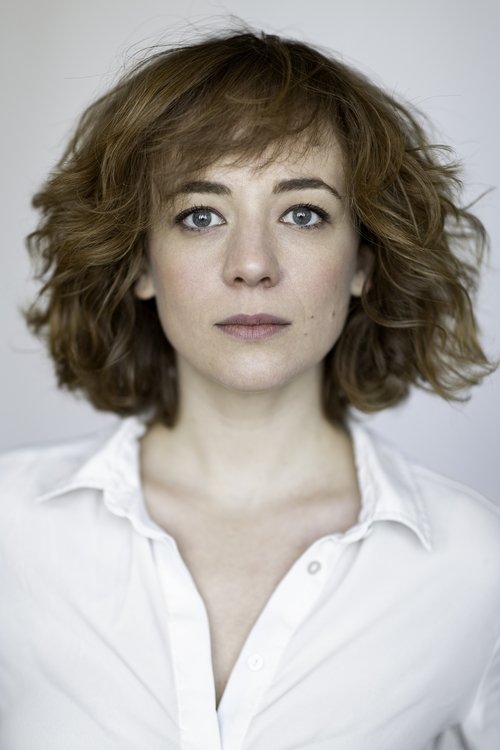 Cast member photo for sara-lazzaro