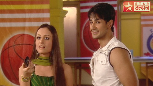 Adhiraj Proposes to Suhani