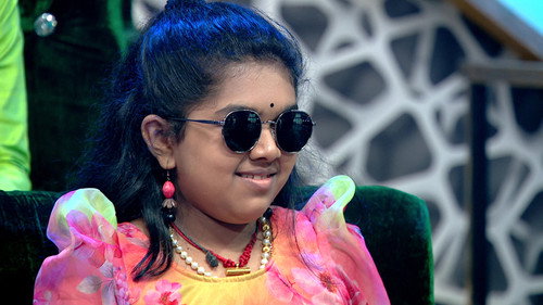 Inside Contestants' Lives