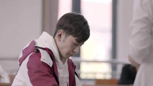 Xia Zhuo Returns to School to Complete Procedures