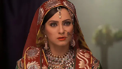 Ruqaiya envies Johda’s popularity