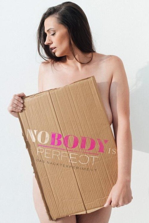 Background poster of No Body is perfect – Das Nacktexperiment blurred