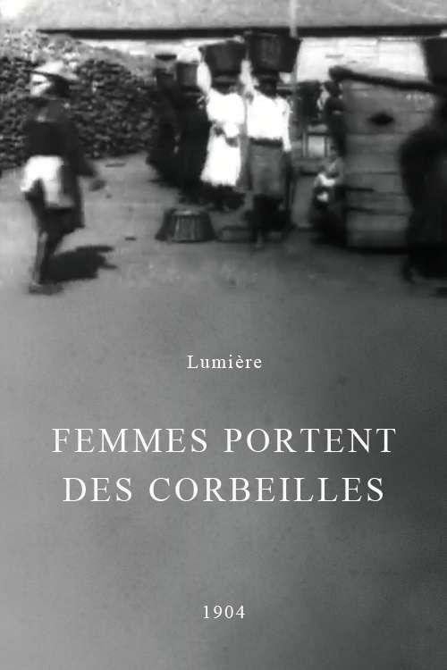 Fort-de-France: Femmes portant des corbeilles