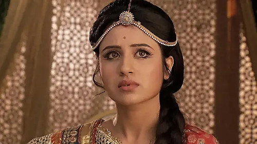 Jodha learns about Mali's plot against Jalal