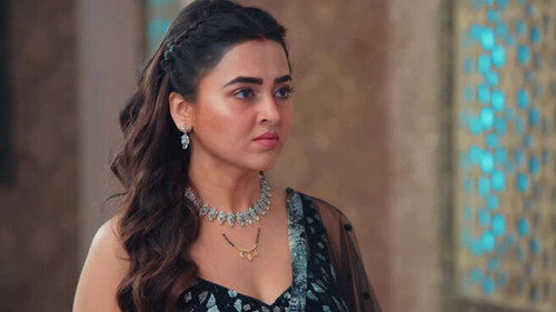 Prathna Catches Ananya