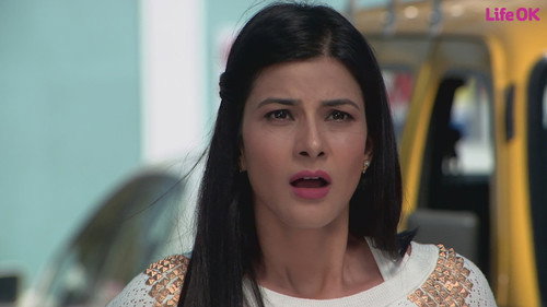 Sarika Sees Vikram