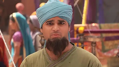 Jodha addresses women of the harem