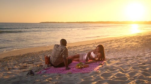 Too Hot to Handle - Aşk Üçgenleri