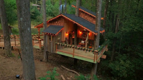 Appalachian Christmas Treehouse
