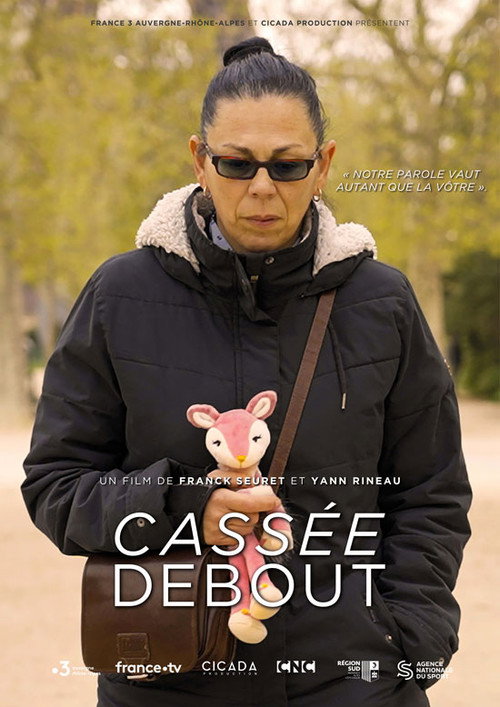 Cassée debout