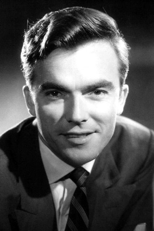 Cast member photo for erik-schumann