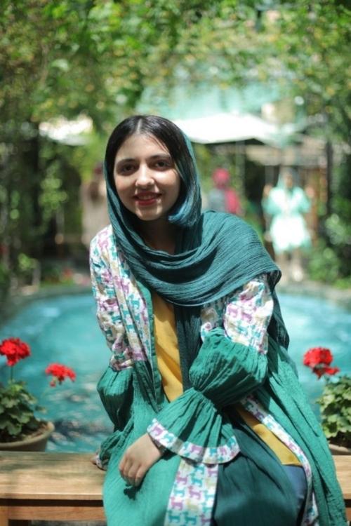 Kimia Hosseini Kimia Hosseini