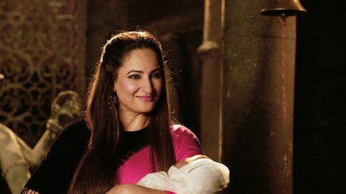 Sumitra Takes Away Vish's Child