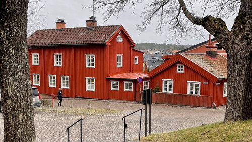 Det sitter i v&auml;ggarna第9季第1集