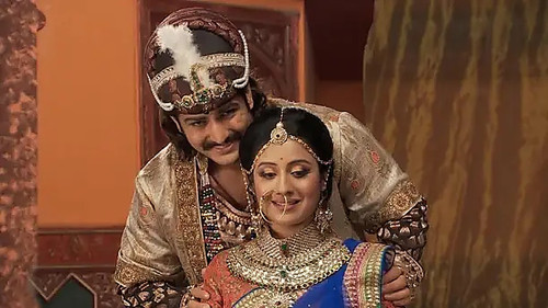 Jodha and Jalal follow a secret path