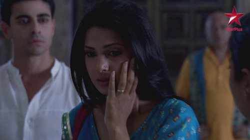 Guniyal slaps Kumud