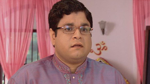 Mendhak insults Chapplewale Baba