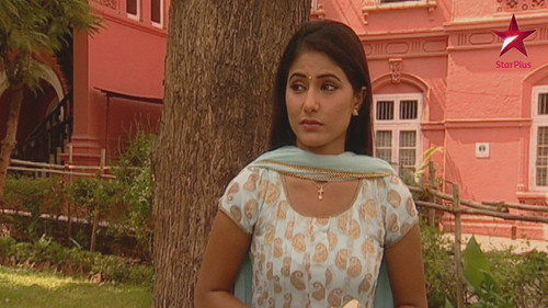 Varsha asks Bhola to stay silent