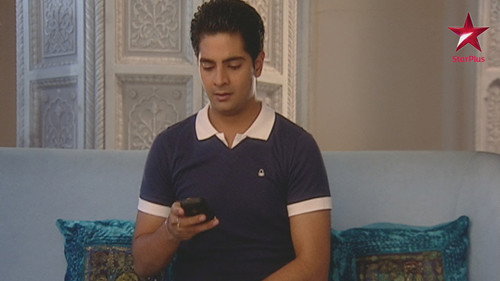 Akshara's calls go unanswered