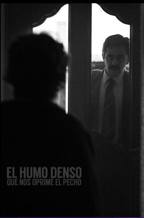 El humo denso que nos oprime el pecho Poster