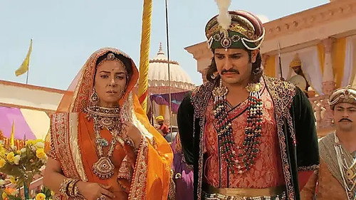 Jodha arrives at Todarmal's ashram