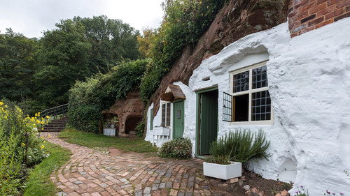 Bobbins and Hobbit Holes
